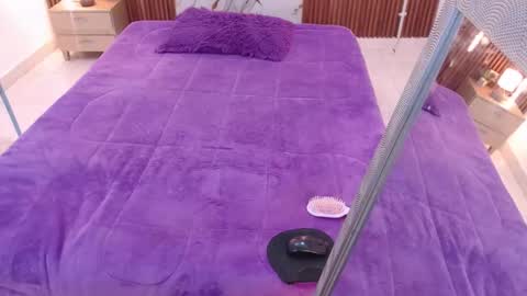 Snapshot of aixa_shaw chatting on October 2025 12:24:02 PM AIXA online show from October 2025 12:24:02 PM