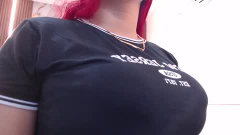 Snapshot of aixa_shaw chatting on November 2025 12:15:02 PM AIXA online show from November 2025 12:15:02 PM