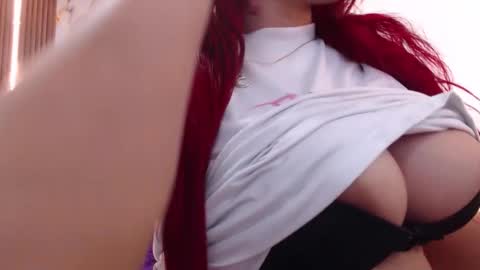 Snapshot of aixa_shaw chatting on December 2025 12:21:02 PM AIXA online show from December 2025 12:21:02 PM