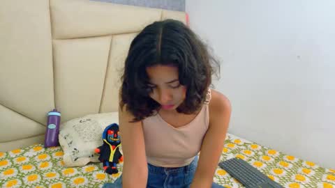 A K A N E  U W U online show from October 2025 03:46:01 PM