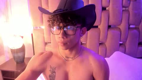 akazaboy online show from November 2025 08:49:01 PM