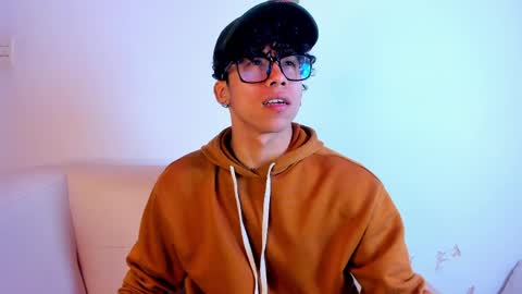 akazaboy online show from April 2026 05:45:02 AM