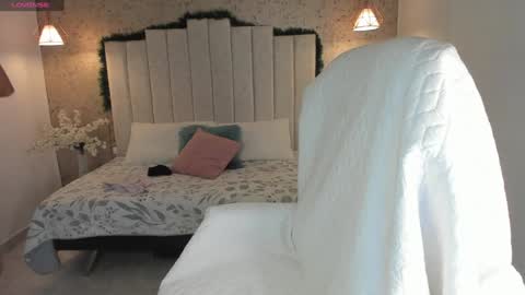 Luna online show from December 2024 03:25:02 AM