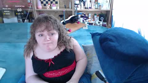 Snapshot of akindmodel chatting on October 2025 09:20:01 AM Natalie online show from October 2025 09:20:01 AM