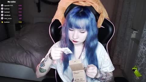 akirahartyx online show from December 2024 01:50:02 PM