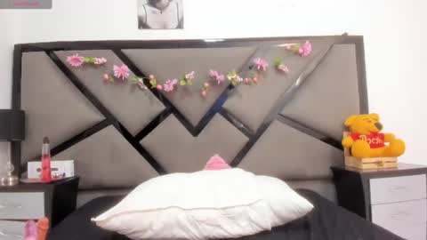 Snapshot of akiralovee chatting on June 2026 12:32:02 AM Kira online show from June 2026 12:32:02 AM