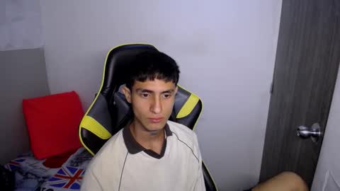 Snapshot of akyra_latin chatting on February 2026 04:59:02 PM Akyra latin online show from February 2026 04:59:02 PM