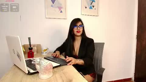 Snapshot of alahiacolucci chatting on June 2026 01:10:02 PM alahiacolucci online show from June 2026 01:10:02 PM