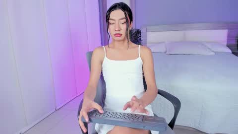 alaiaguerra online show from November 2025 07:49:02 PM