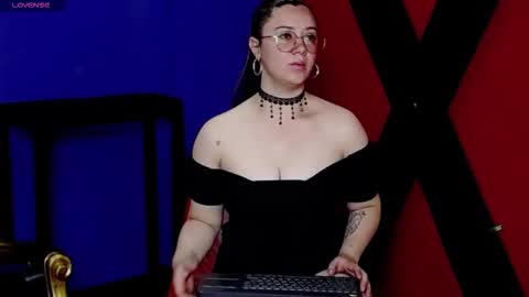 Snapshot of alaiia___ chatting on November 2025 02:23:01 AM Alaiia online show from November 2025 02:23:01 AM