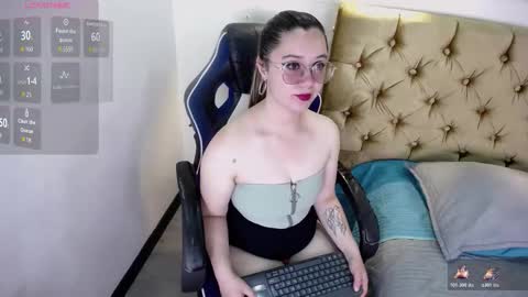 Snapshot of alaiia___ chatting on December 2025 07:10:01 PM Alaiia online show from December 2025 07:10:01 PM