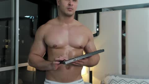 Snapshot of alan_vidal chatting on February 2025 02:40:01 AM Alan Vidal online show from February 2025 02:40:01 AM