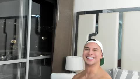 Snapshot of alan_vidal chatting on February 2025 02:40:01 AM Alan Vidal online show from February 2025 02:40:01 AM