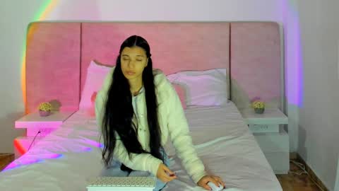 Snapshot of alana__get chatting on January 2025 03:37:01 AM online show from January 2025 03:37:01 AM