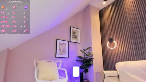 Snapshot of alana__rossetti chatting on April 2026 12:46:02 PM Alana online show from April 2026 12:46:02 PM