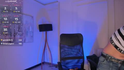 Snapshot of alanacraft chatting on November 2025 11:54:02 PM Alana online show from November 2025 11:54:02 PM