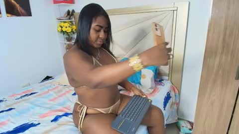 Snapshot of alanavega12 chatting on January 2025 01:15:01 PM alana online show from January 2025 01:15:01 PM