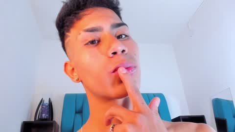 Snapshot of alannaughty_ chatting on January 2025 10:23:01 PM alannaughty_ online show from January 2025 10:23:01 PM