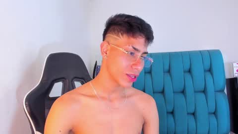 Snapshot of alannaughty_ chatting on January 2025 10:34:02 AM alannaughty_ online show from January 2025 10:34:02 AM