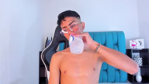 Snapshot of alannaughty_ chatting on January 2025 09:07:01 PM alannaughty_ online show from January 2025 09:07:01 PM