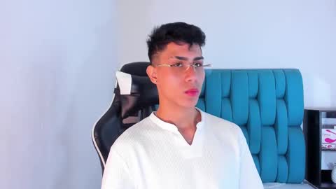 Snapshot of alannaughty_ chatting on February 2025 04:01:02 AM alannaughty_ online show from February 2025 04:01:02 AM