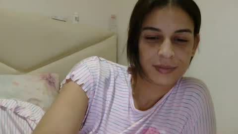 Snapshot of alaouirim25 chatting on June 2026 01:08:01 AM AllylicArabis online show from June 2026 01:08:01 AM