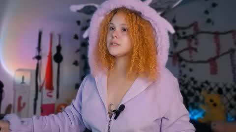 Caro online show from October 2025 01:43:02 PM