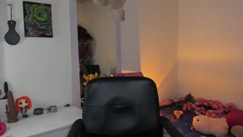 Caro online show from March 2026 04:56:01 PM