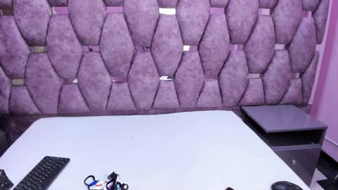 Snapshot of alasmith_ chatting on October 2025 02:18:01 AM AlaSmith online show from October 2025 02:18:01 AM