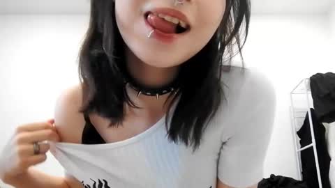 Im Katrina online show from October 2025 09:19:02 AM