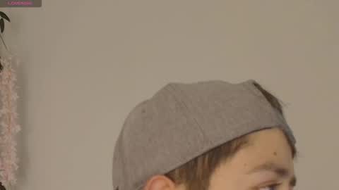 Snapshot of alecadrews_ chatting on November 2025 09:26:02 PM ALEC ANDREWS online show from November 2025 09:26:02 PM