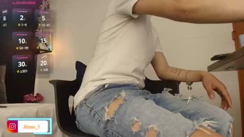 Snapshot of alecadrews_ chatting on November 2025 10:56:01 PM ALEC ANDREWS online show from November 2025 10:56:01 PM