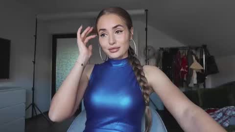 Alecssalove online show from November 2025 01:10:01 PM