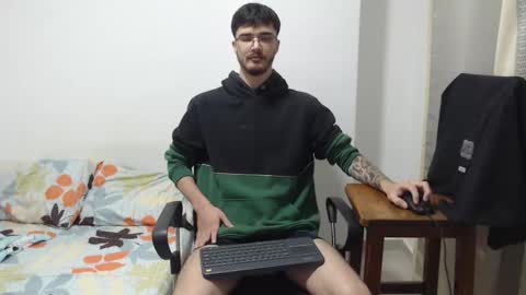 Snapshot of aleex_miller chatting on November 2025 03:42:02 AM aleex_miller online show from November 2025 03:42:02 AM