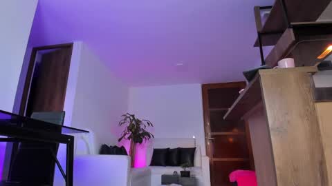 A L E J A N D R A online show from January 2025 10:39:01 PM