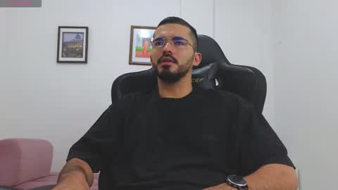 alejandroo_7 online show from December 2025 04:34:01 PM