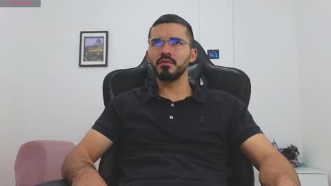 alejandroo_7 online show from December 2025 04:35:02 PM