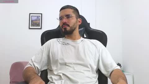 alejandroo_7 online show from December 2025 07:43:01 PM