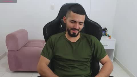 alejandroo_7 online show from February 2026 08:25:02 PM