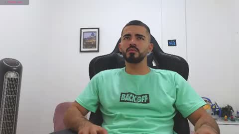 alejandroo_7 online show from June 2026 06:32:02 PM
