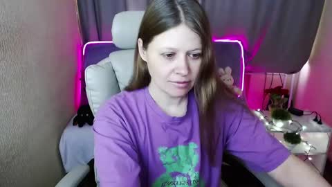 Snapshot of alekasamui chatting on February 2025 04:37:02 AM Aleksa online show from February 2025 04:37:02 AM