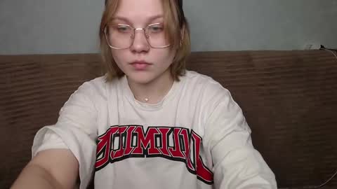 Snapshot of aleksaflirt chatting on January 2025 05:20:02 PM Aleksa online show from January 2025 05:20:02 PM