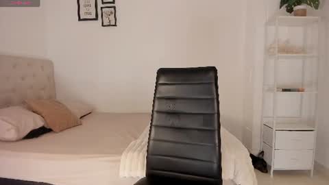 Snapshot of alesay_dreams chatting on June 2026 12:14:01 AM Alesay online show from June 2026 12:14:01 AM