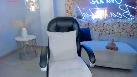 ALESSA ROMERO  online show from October 2025 08:20:02 PM