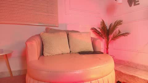 Snapshot of alessia_moon1 chatting on October 2025 01:29:01 PM Alejandra online show from October 2025 01:29:01 PM