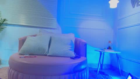 Snapshot of alessia_moon1 chatting on November 2025 12:04:01 PM Alejandra online show from November 2025 12:04:01 PM