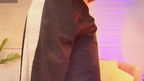 Snapshot of alessia_moon1 chatting on December 2025 12:32:02 PM Alejandra online show from December 2025 12:32:02 PM