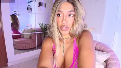 Snapshot of alessia_moon1 chatting on December 2025 12:54:01 PM Alejandra online show from December 2025 12:54:01 PM