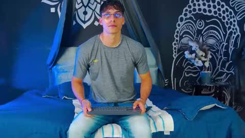 Alessio online show from December 2025 12:01:02 PM