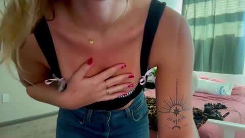 Snapshot of alex499990 chatting on December 2024 04:44:02 PM alex online show from December 2024 04:44:02 PM